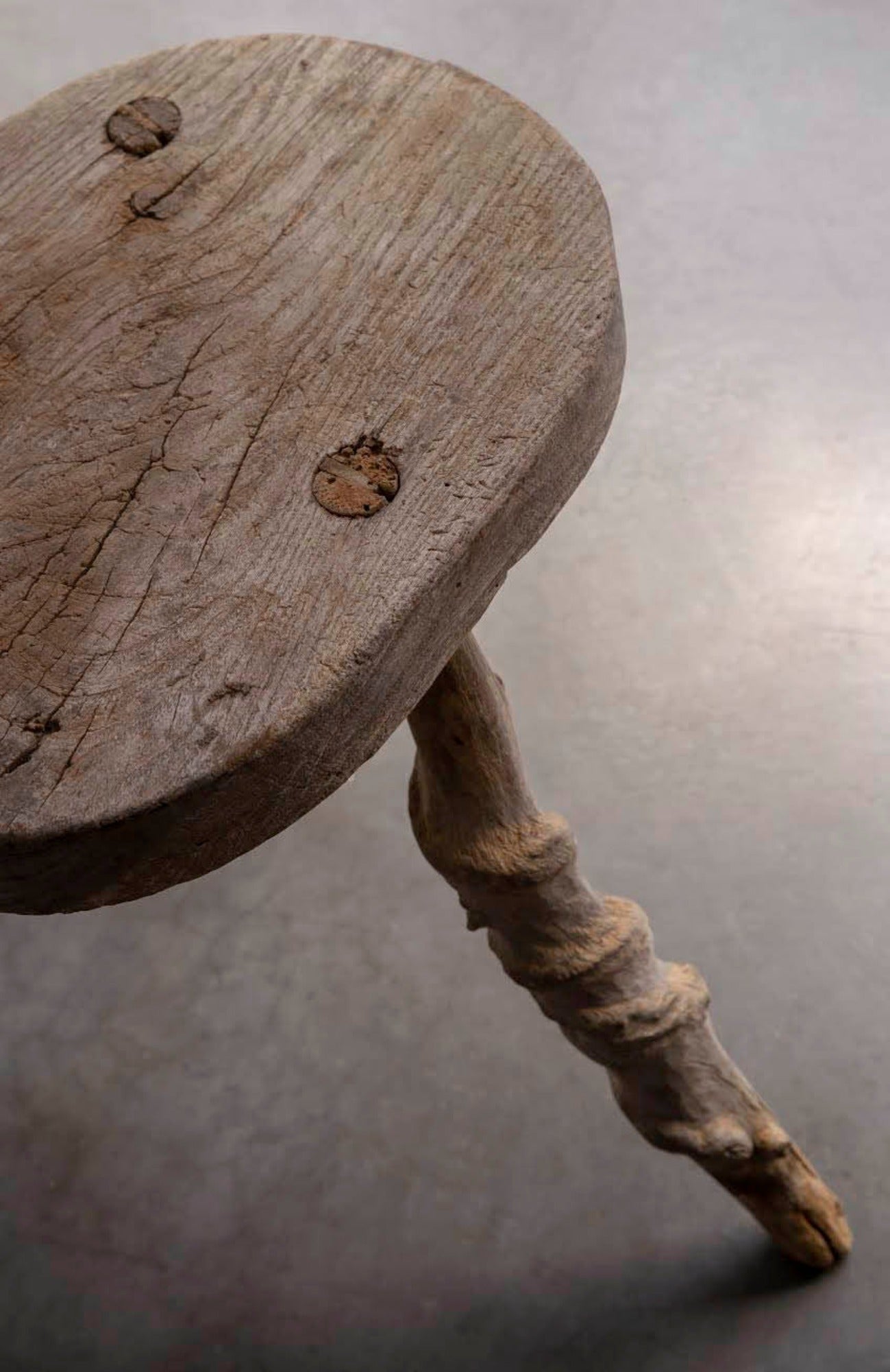 TABURETE CON PATAS HELICOIDALES