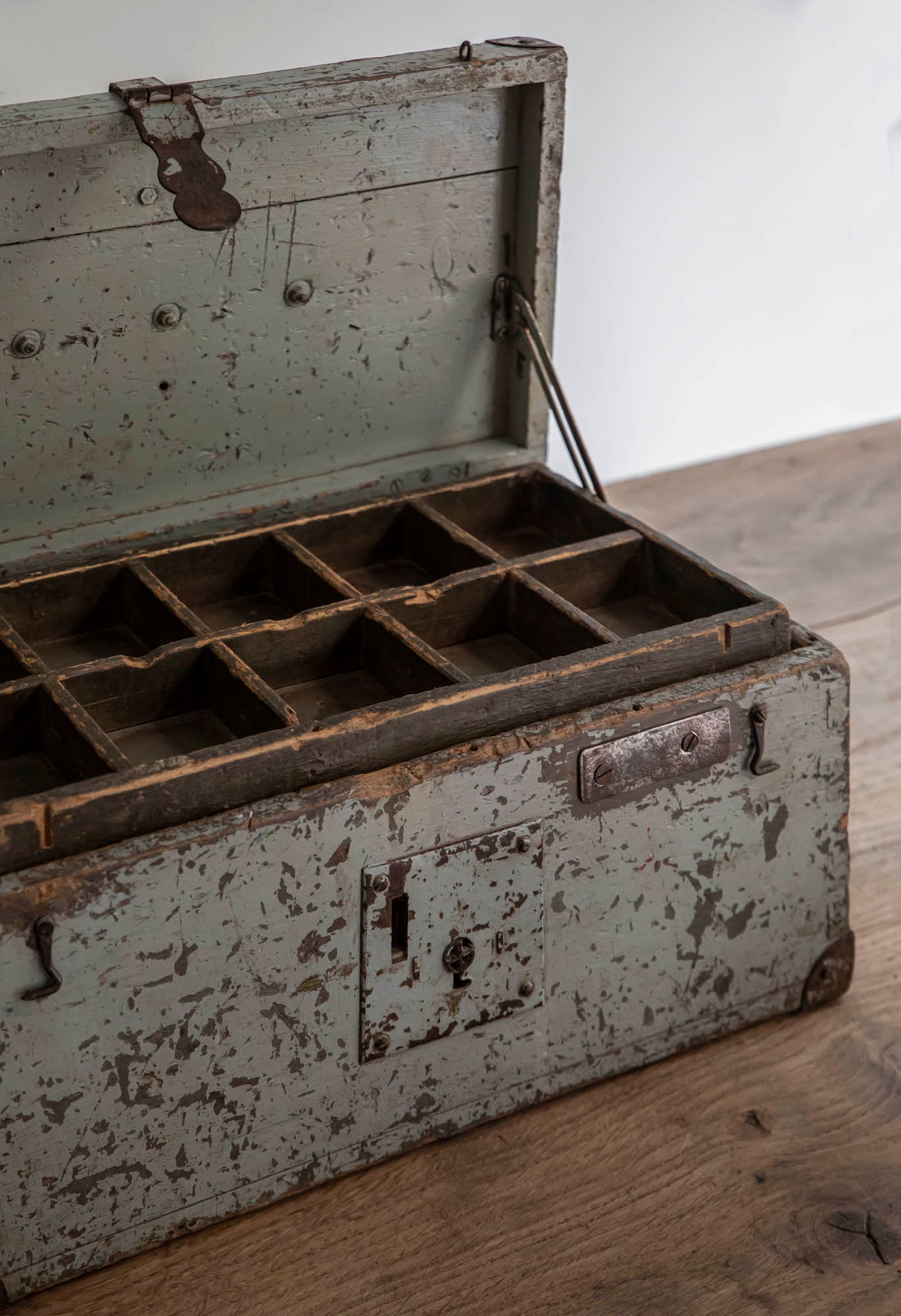 CAJA INDUSTRIAL