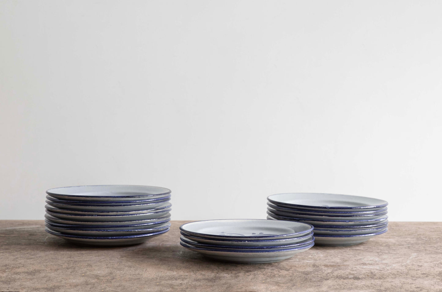 PLATOS DE FAÏENCERIE DE SAINT-CLÉMENT