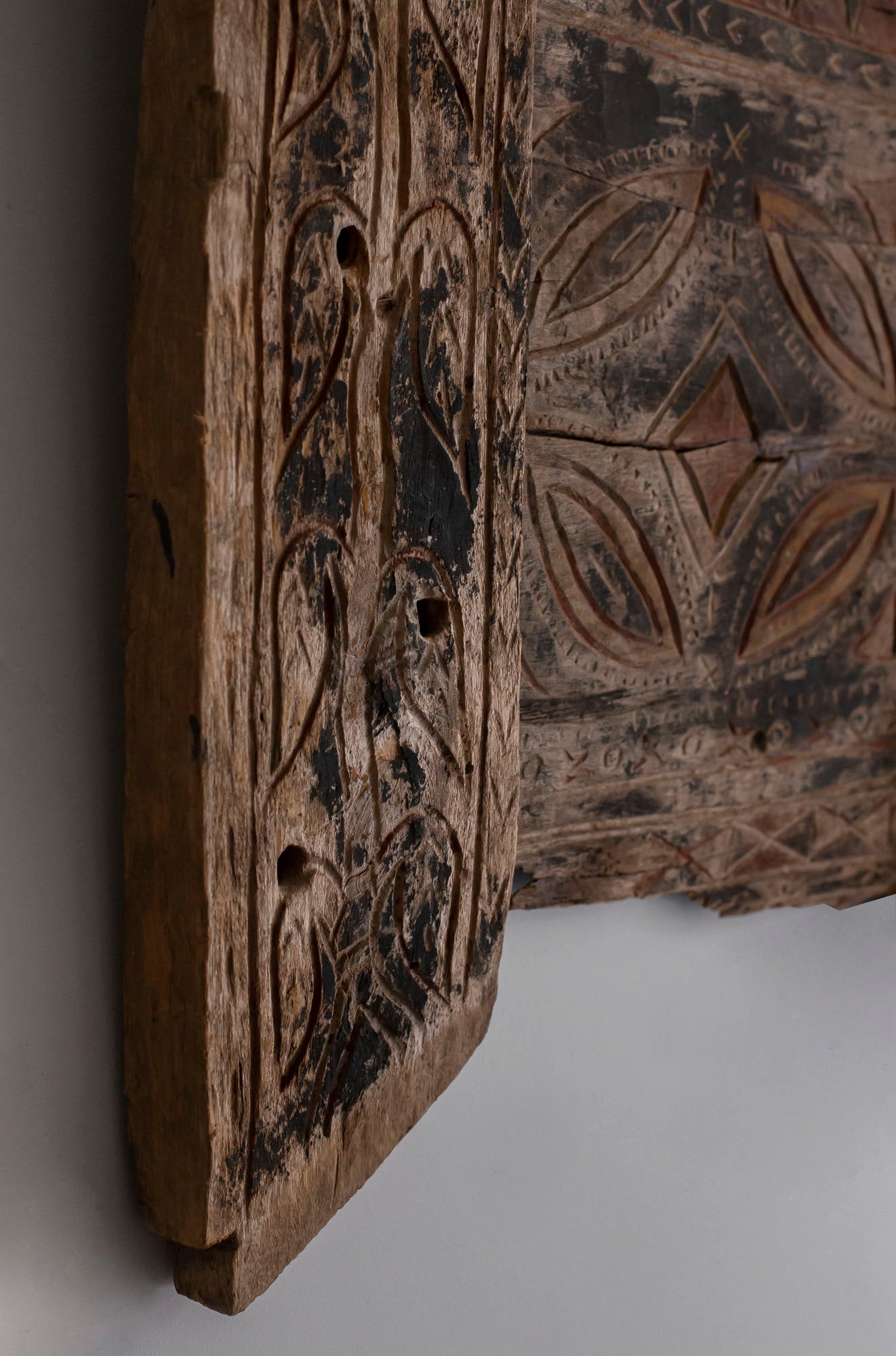 FRAGMENTO DE TALLA DE LA ETNIA TORAJA