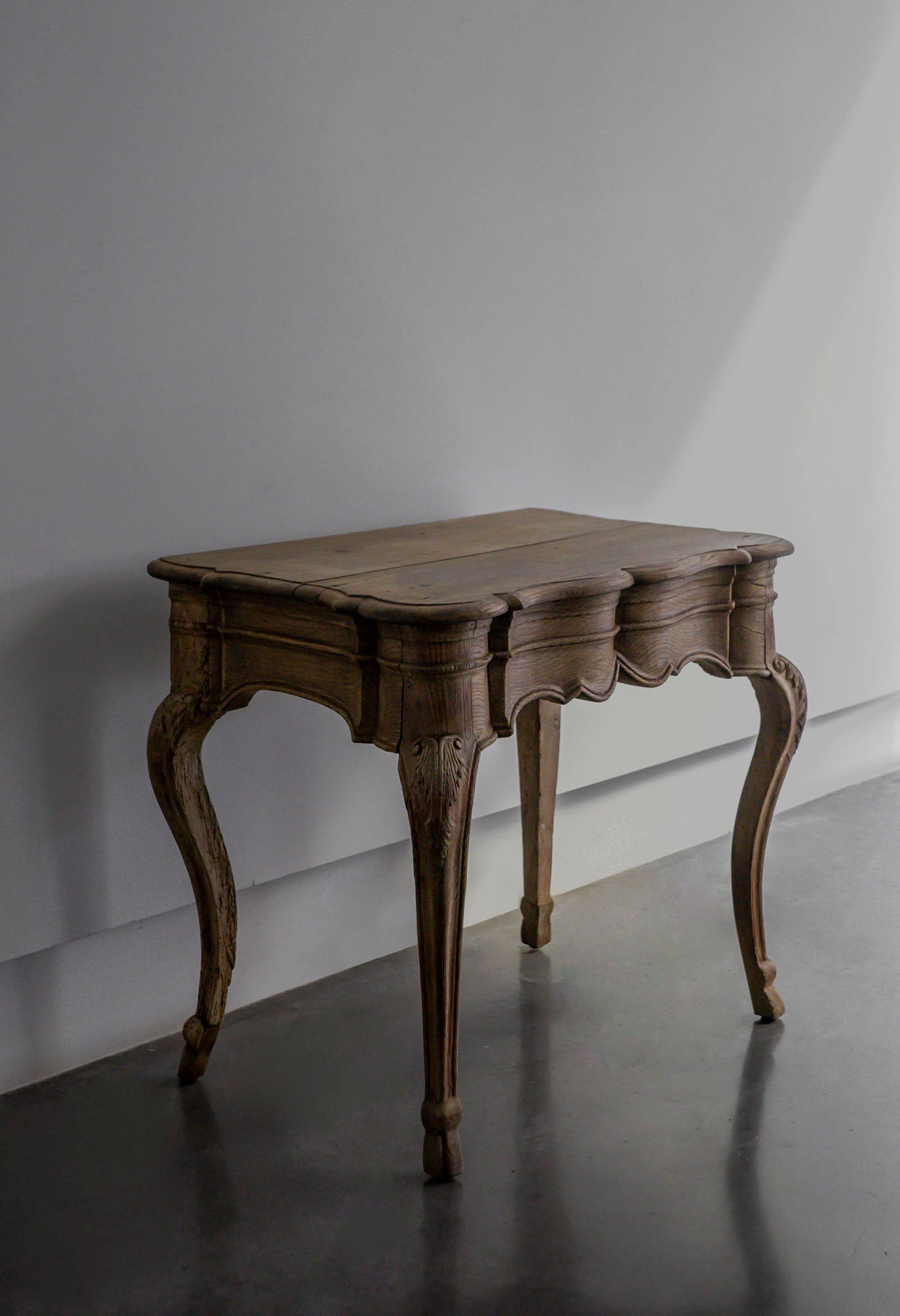 MESA DE ROBLE ROCOCÓ