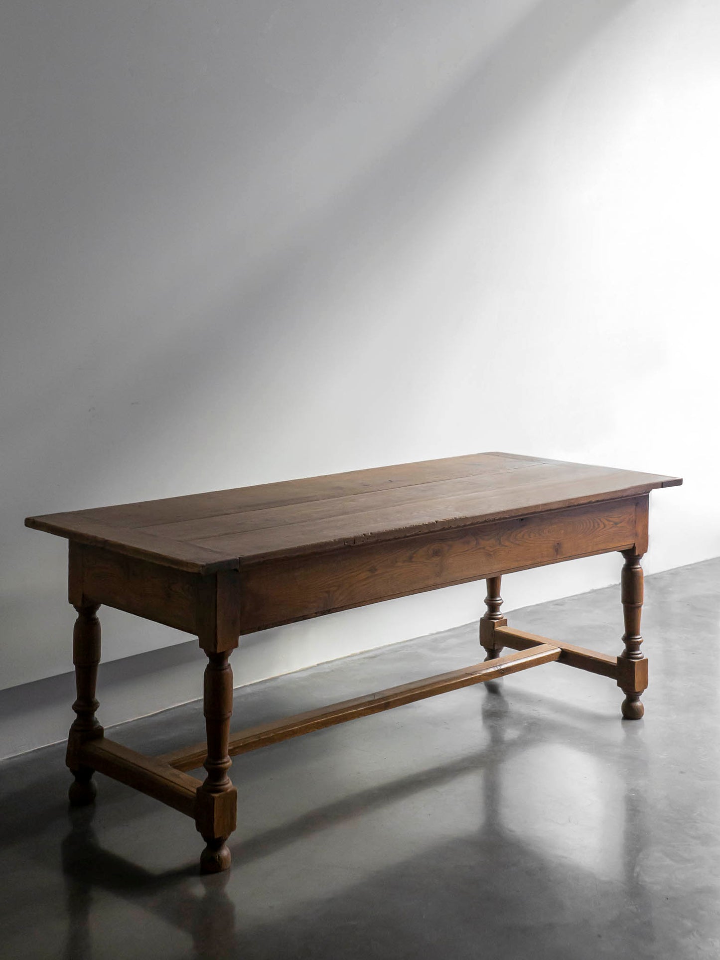 MESA DE ROBLE DIECIOCHESCA