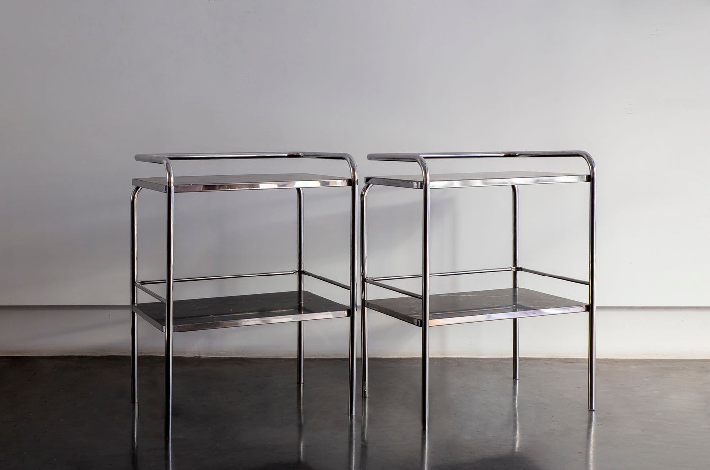 MESA AUXILIAR TARDO RACIONALISTA