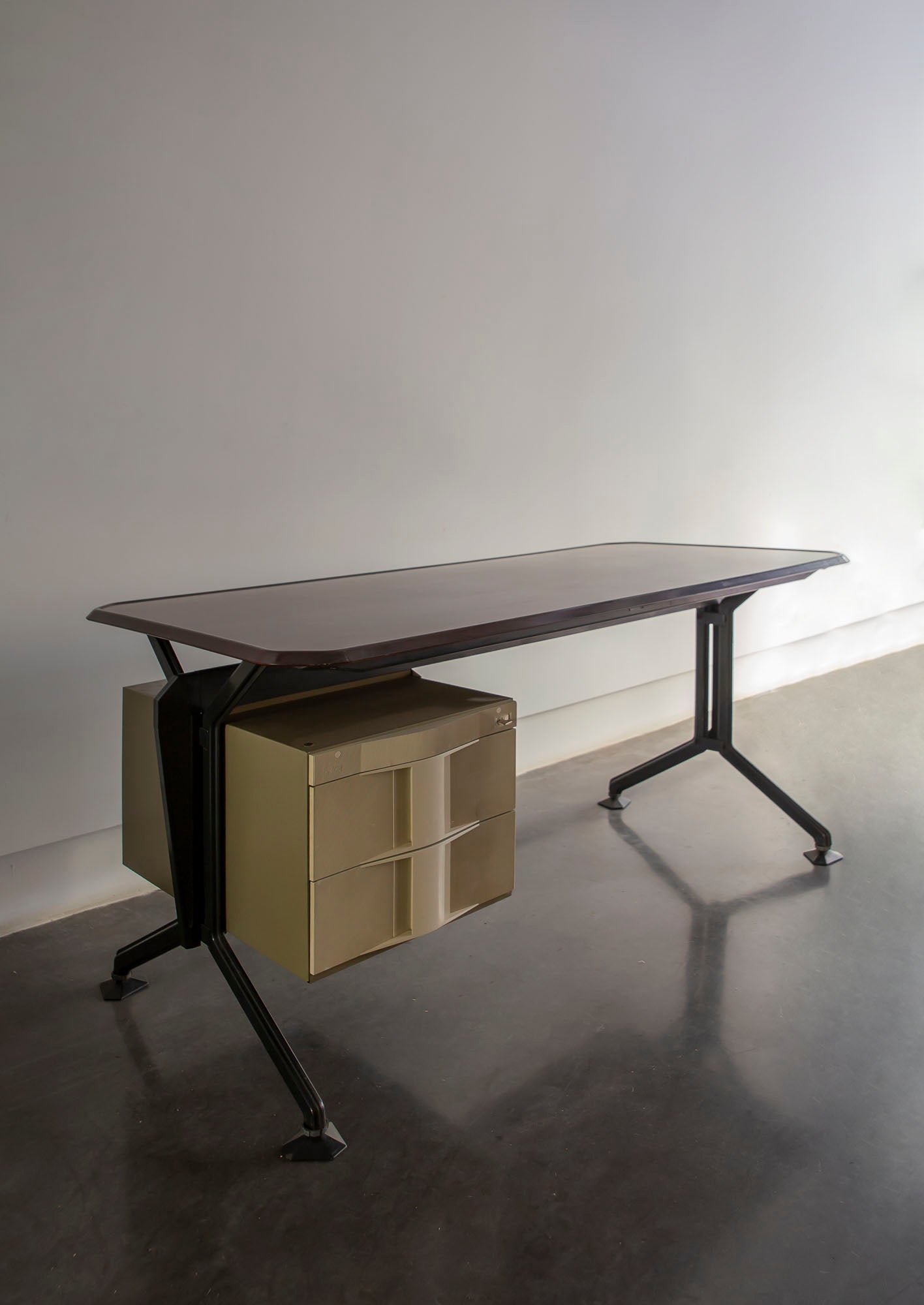 MESA DE DESPACHO ARCO DE BBPR STUDIO PARA OLIVETTI SYNTHESIS