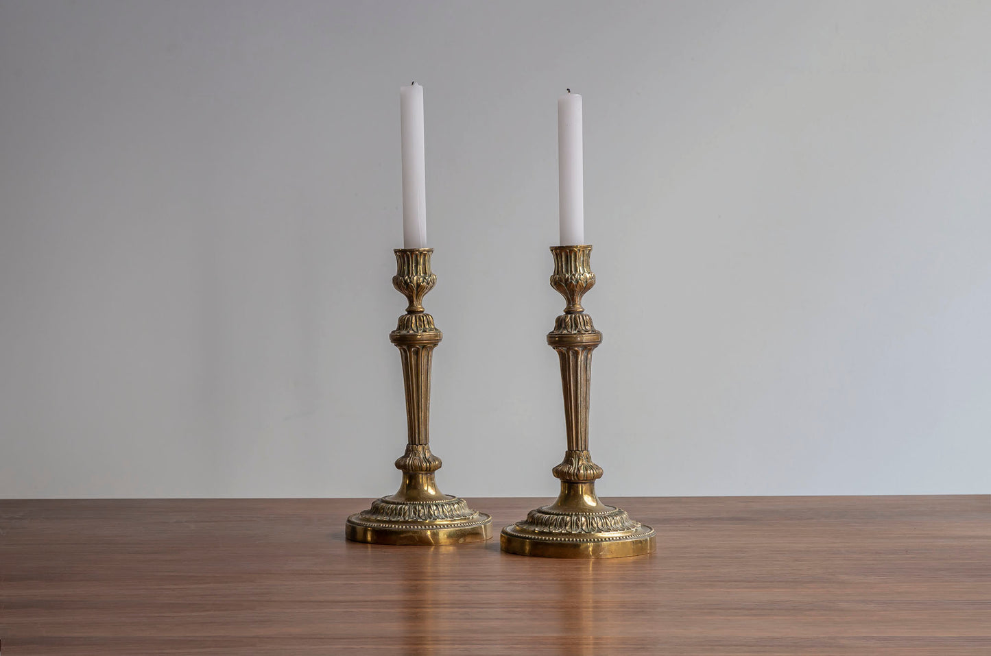 CANDELEROS DE LATÓN DE ESTILO IMPERIO