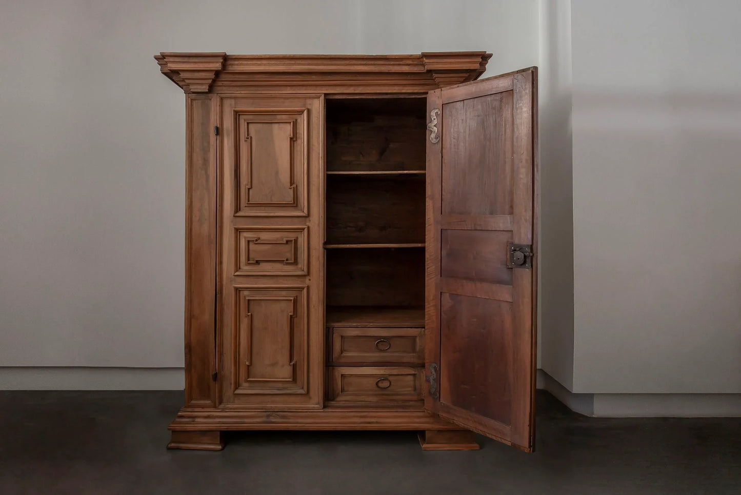 TUSCAN WARDROBE FROM THE EARLY 17TH CENTURY