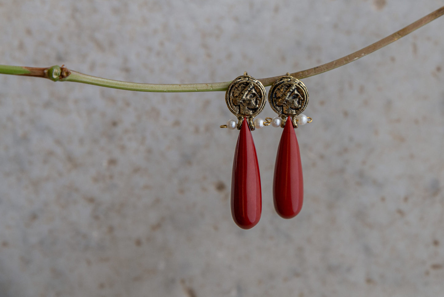 PENDIENTES DE RESINA ROJA