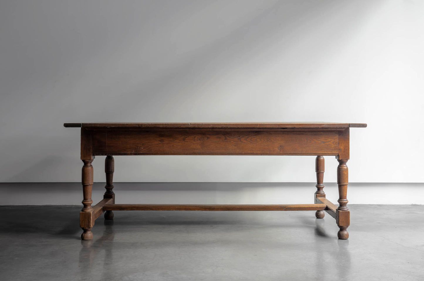 MESA DE ROBLE DIECIOCHESCA