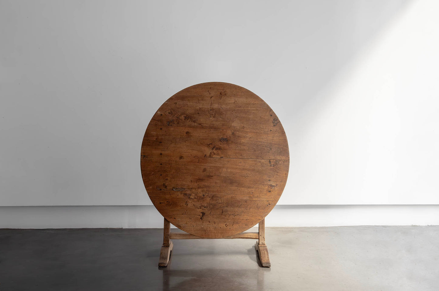 MESA DE VENDIMIA EN NOGAL