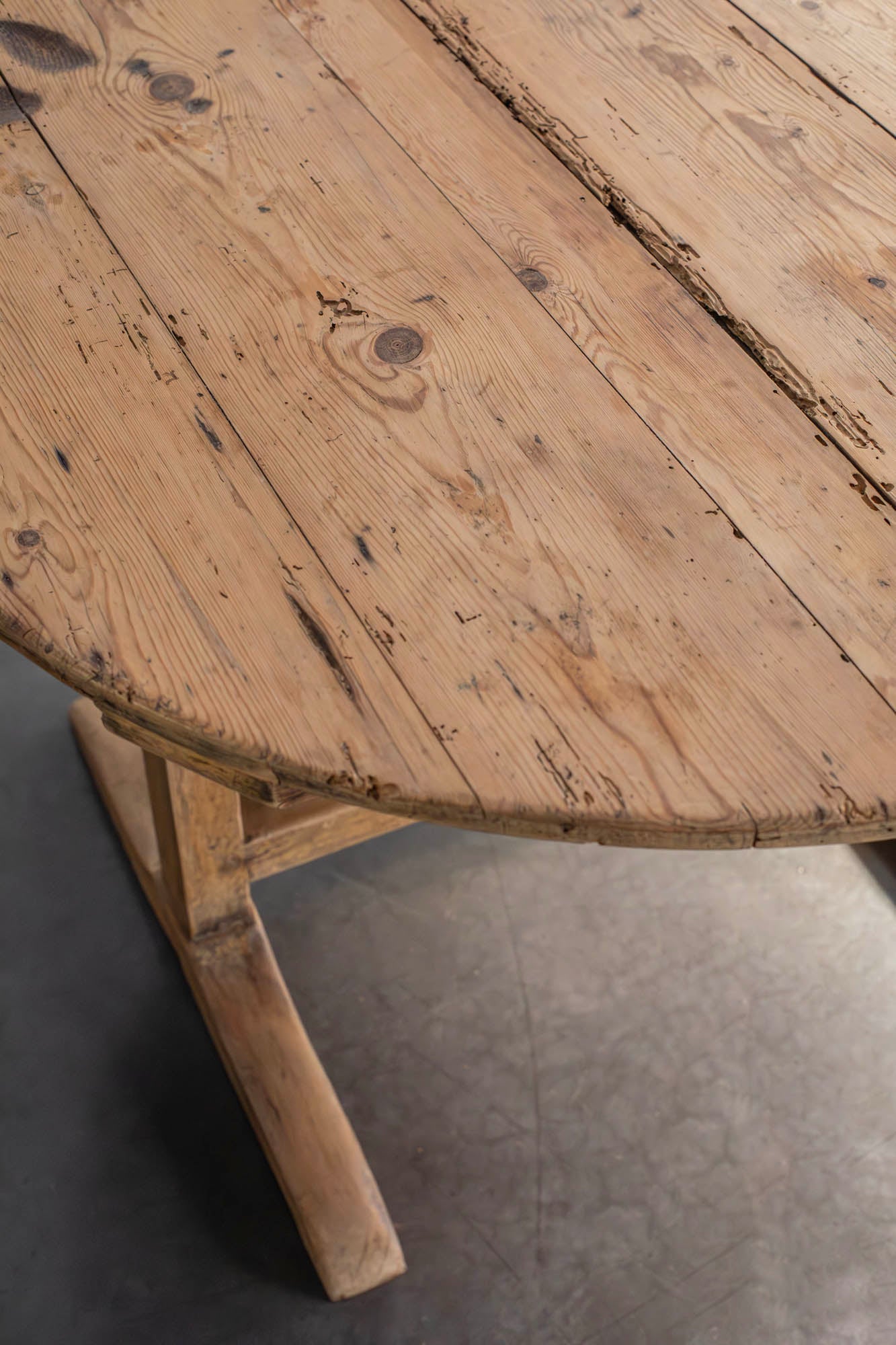 MESA DE VENDIMIA EN MADERA DE PINO