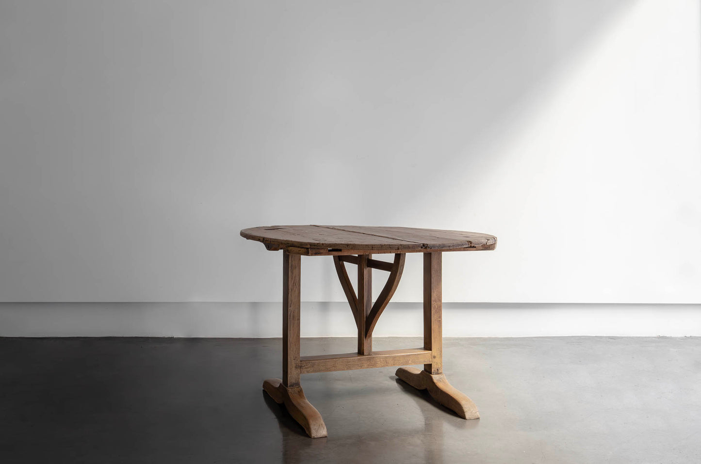 MESA DE VENDIMIA EN MADERA DE PINO