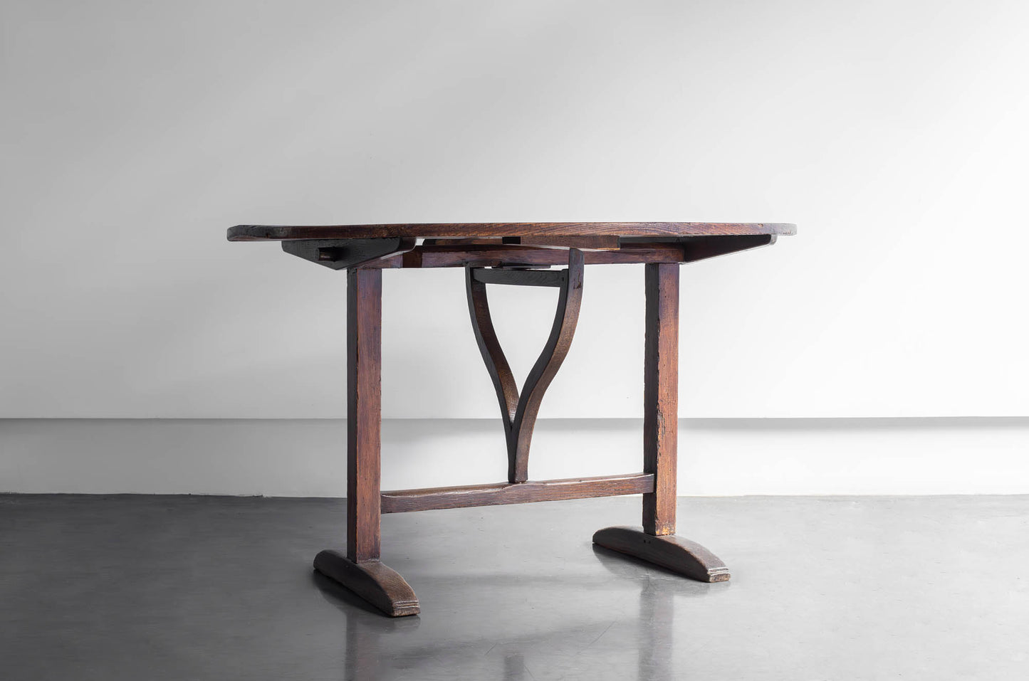 MESA DE VENDIMIA EN MADERA DE ROBLE