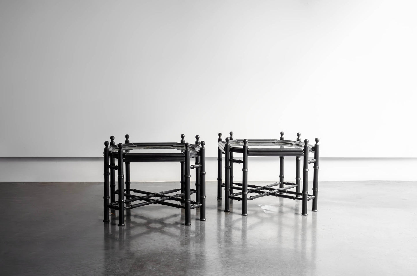 MESAS CON  BANDEJAS DE ESPEJO