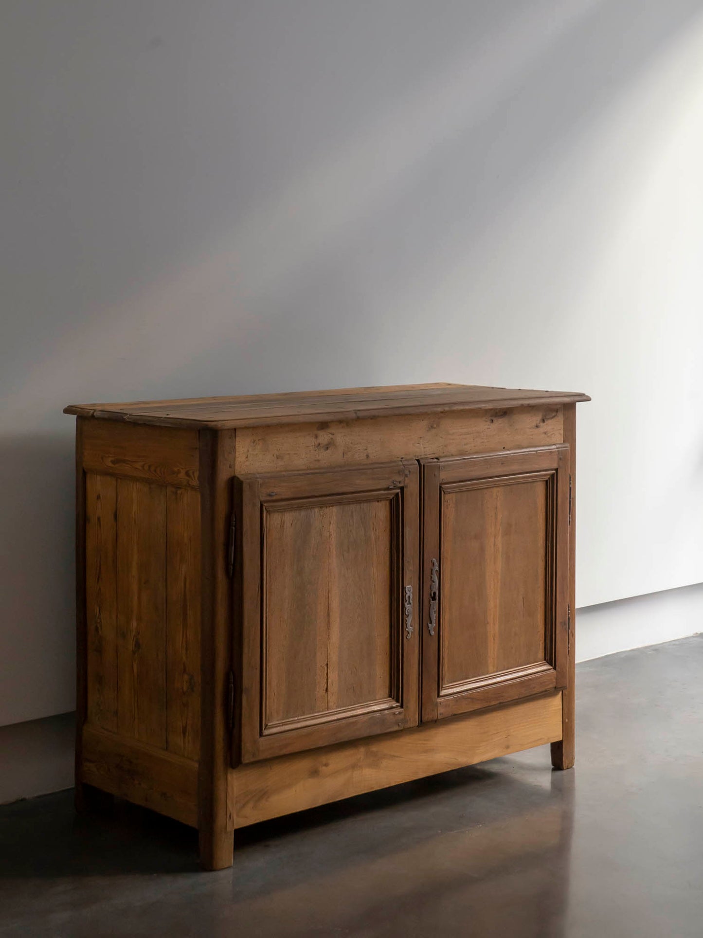 OAK SIDEBOARD