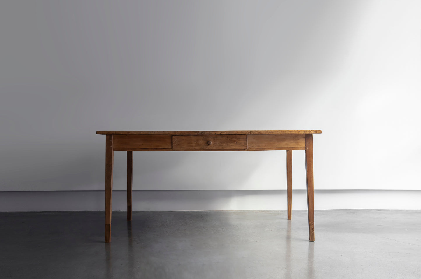 TABLE WITH DRAWER